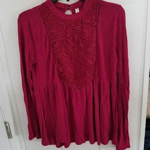 Xhilaration top with lace detailing